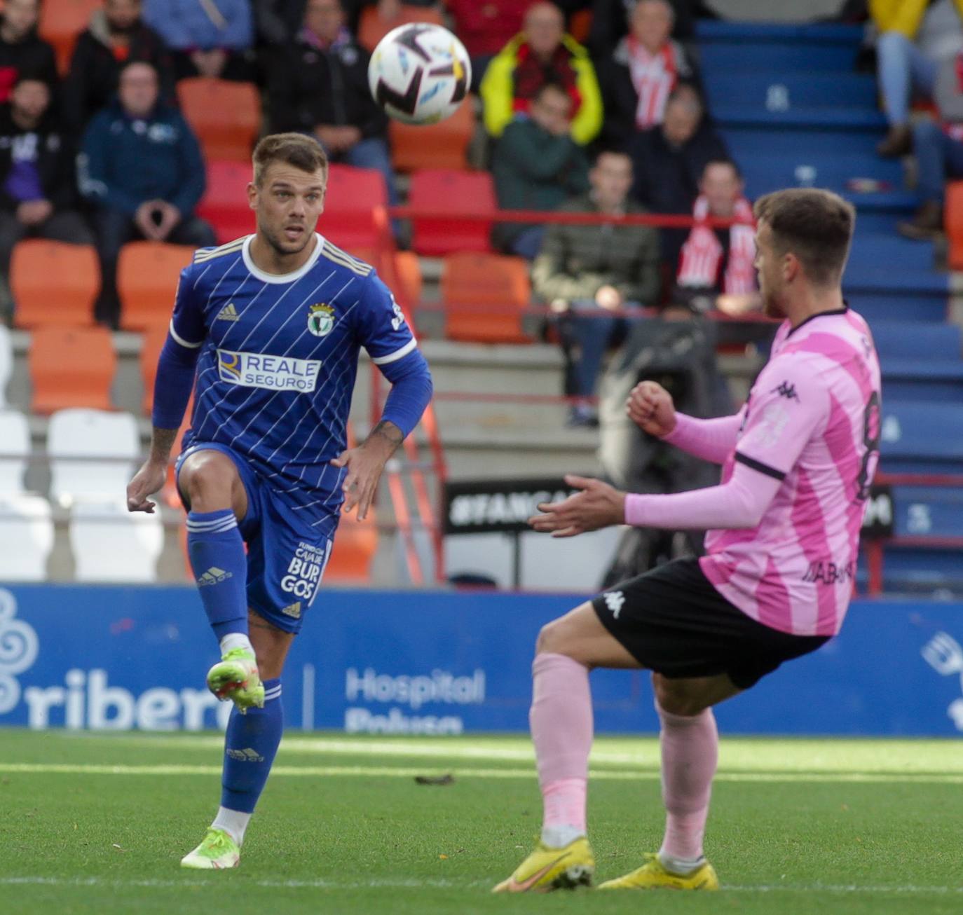 Fotos: El Burgos sufre la primera derrota de la temporada ante el Lugo