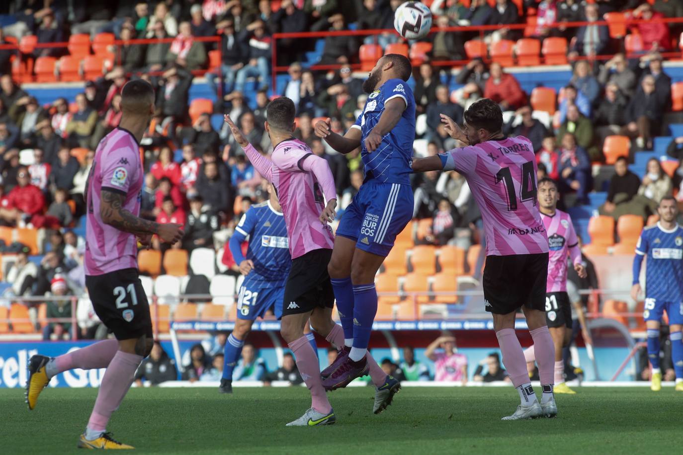 Fotos: El Burgos sufre la primera derrota de la temporada ante el Lugo