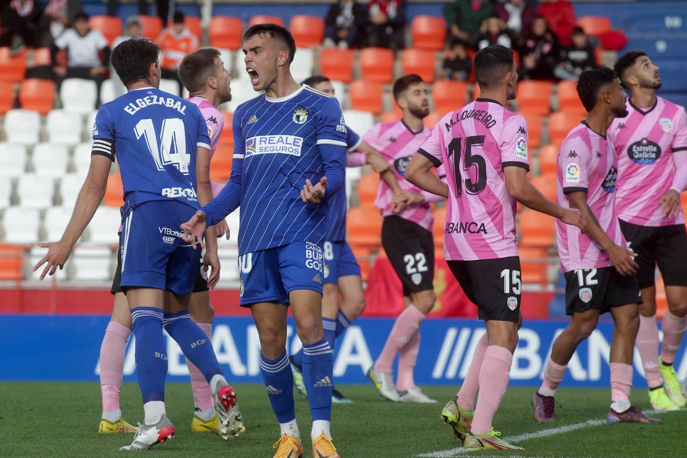 Fotos: El Burgos sufre la primera derrota de la temporada ante el Lugo