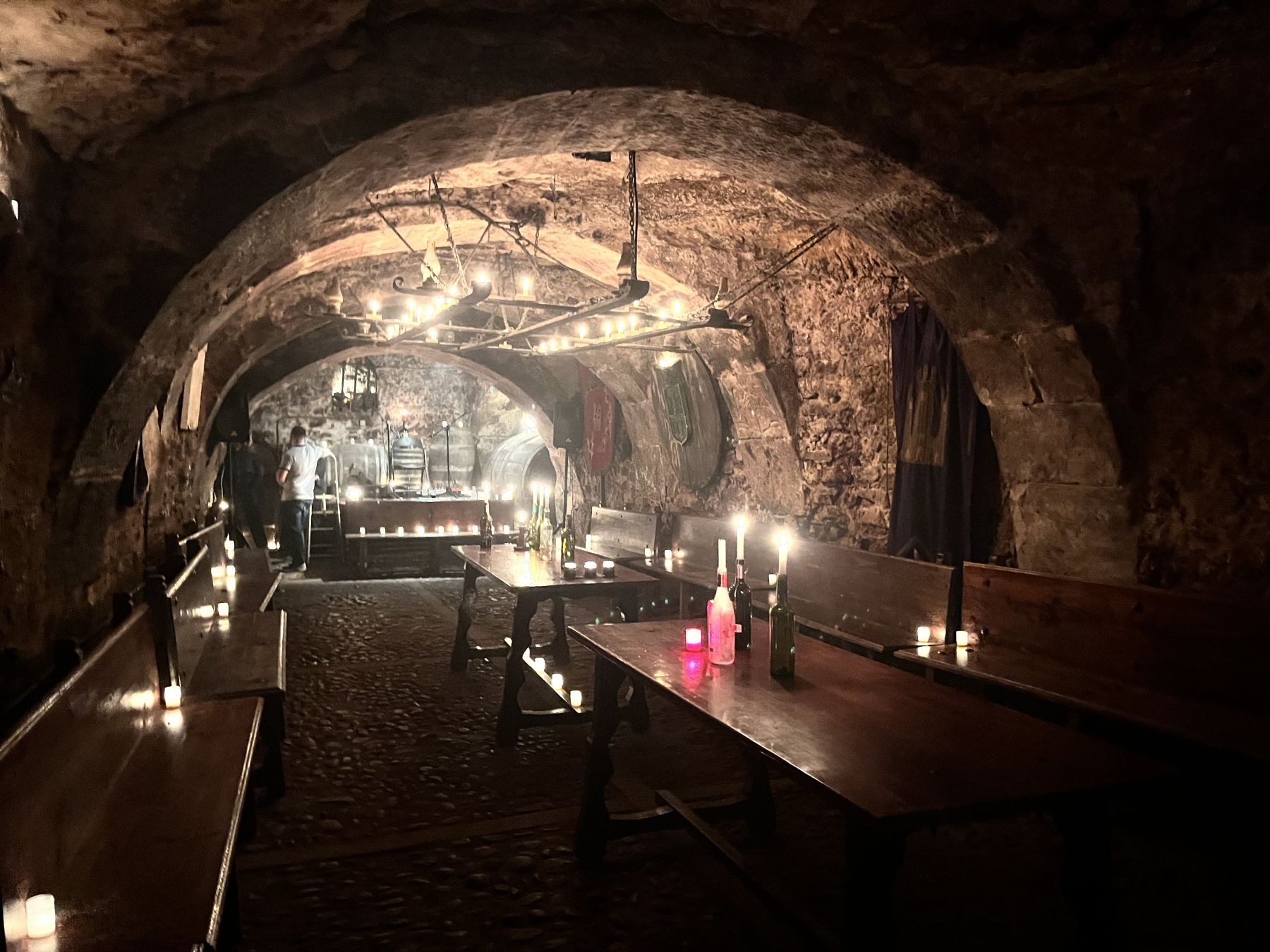 Fotos: Las bodegas subterráneas de Aranda, a la luz de las velas.