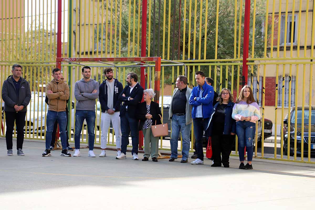 La Fundación del Burgos CF ha impulsado un homenaje y un acto de recuerdo en honor a Sergio Díez Ramos, un joven burgalés que vivía por y para el fútbol, socio del Burgos CF, asiduo a los partidos y que murió hace un año.