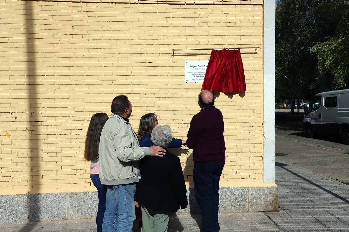 La Fundación del Burgos CF ha impulsado un homenaje y un acto de recuerdo en honor a Sergio Díez Ramos, un joven burgalés que vivía por y para el fútbol, socio del Burgos CF, asiduo a los partidos y que murió hace un año.