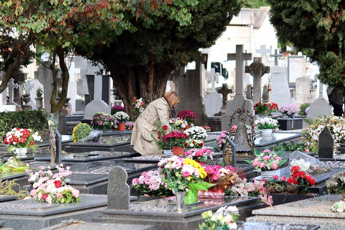 Fotos: Los burgaleses llenan el cementerio para honrar a sus muertos