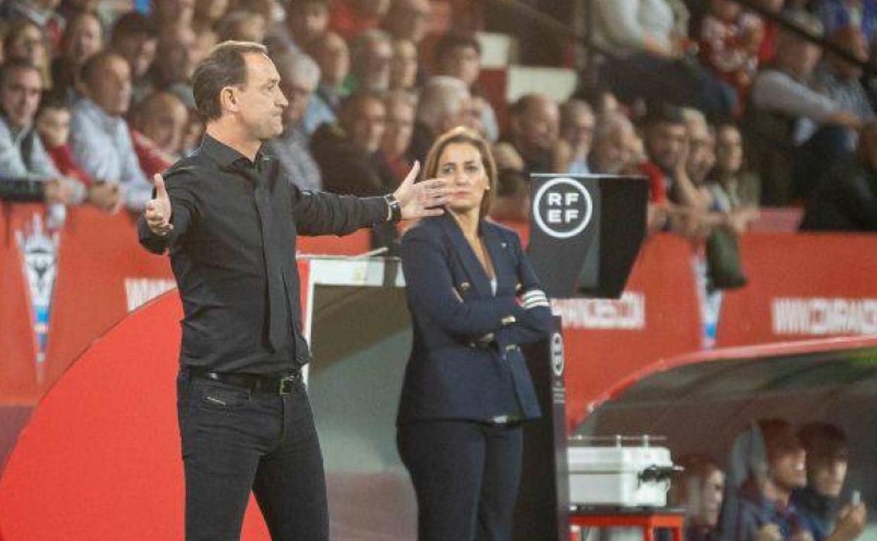 El entrenador del Mirandés, Joseba Etxebarria