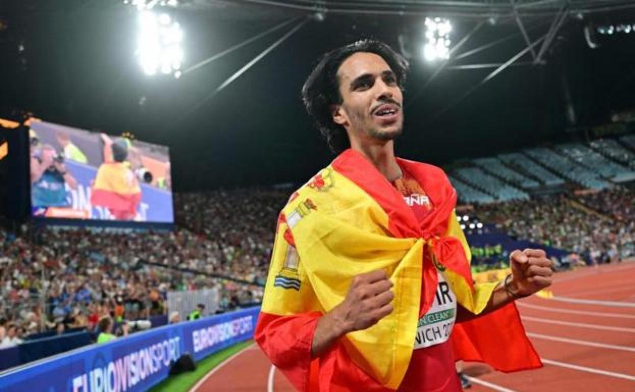 Mohamed Katir celebra su plata europea en el 5.000. / 