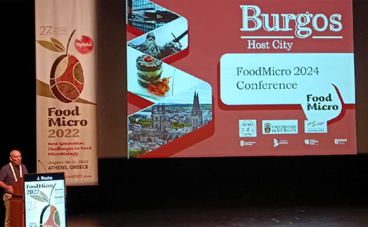 El Catedrático de Tecnología de los Alimentos de la Universidad de Burgos, Jordi Rovira, defendió la candidatura de Burgos, en el congreso de Atenas. 