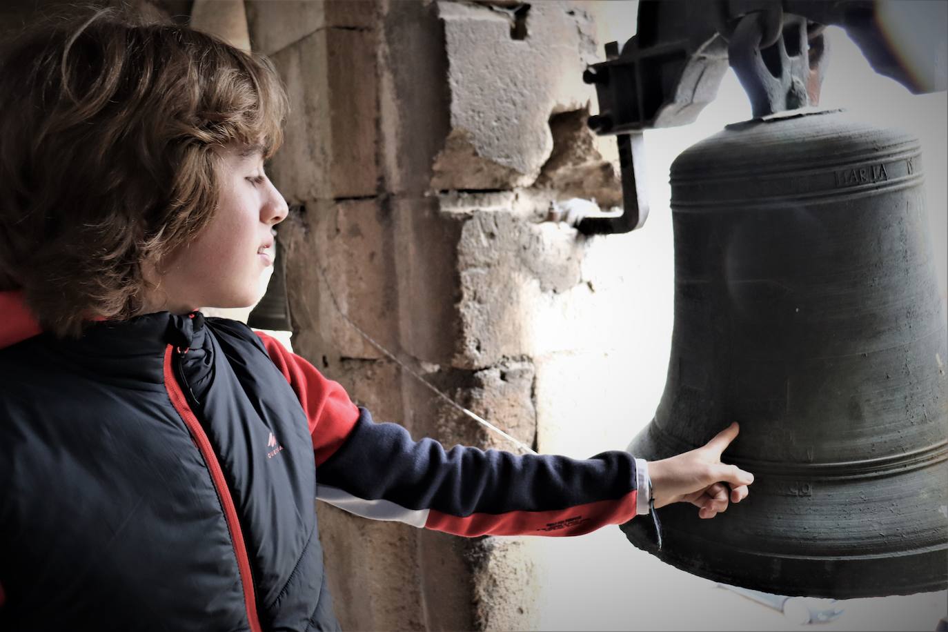 La Asociación de Campaneros de Burgos confía en que la UNESCO declare como Patrimonio Cultural Inmaterial el toque manual de campana. Mientras tanto, ellos llevan años trabajando por preservarlo. Están recopilando toques, trabajan para sacar adelante un centro de interpretación, han creado una escuela de campaneros y, además, se encargan del toque manual en algunas parroquias burgalesas. 