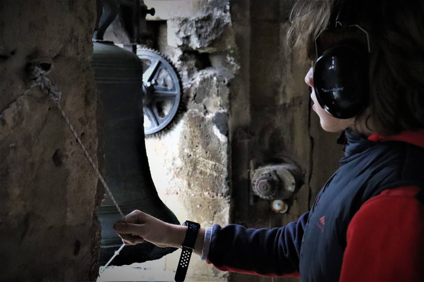 La Asociación de Campaneros de Burgos confía en que la UNESCO declare como Patrimonio Cultural Inmaterial el toque manual de campana. Mientras tanto, ellos llevan años trabajando por preservarlo. Están recopilando toques, trabajan para sacar adelante un centro de interpretación, han creado una escuela de campaneros y, además, se encargan del toque manual en algunas parroquias burgalesas. 