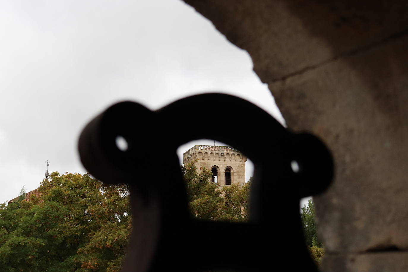 La Asociación de Campaneros de Burgos confía en que la UNESCO declare como Patrimonio Cultural Inmaterial el toque manual de campana. Mientras tanto, ellos llevan años trabajando por preservarlo. Están recopilando toques, trabajan para sacar adelante un centro de interpretación, han creado una escuela de campaneros y, además, se encargan del toque manual en algunas parroquias burgalesas. 