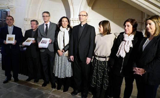 Imagen principal - Un equipo se encarga de la colosal labor de catalogar el Archivo de la Catedral. 