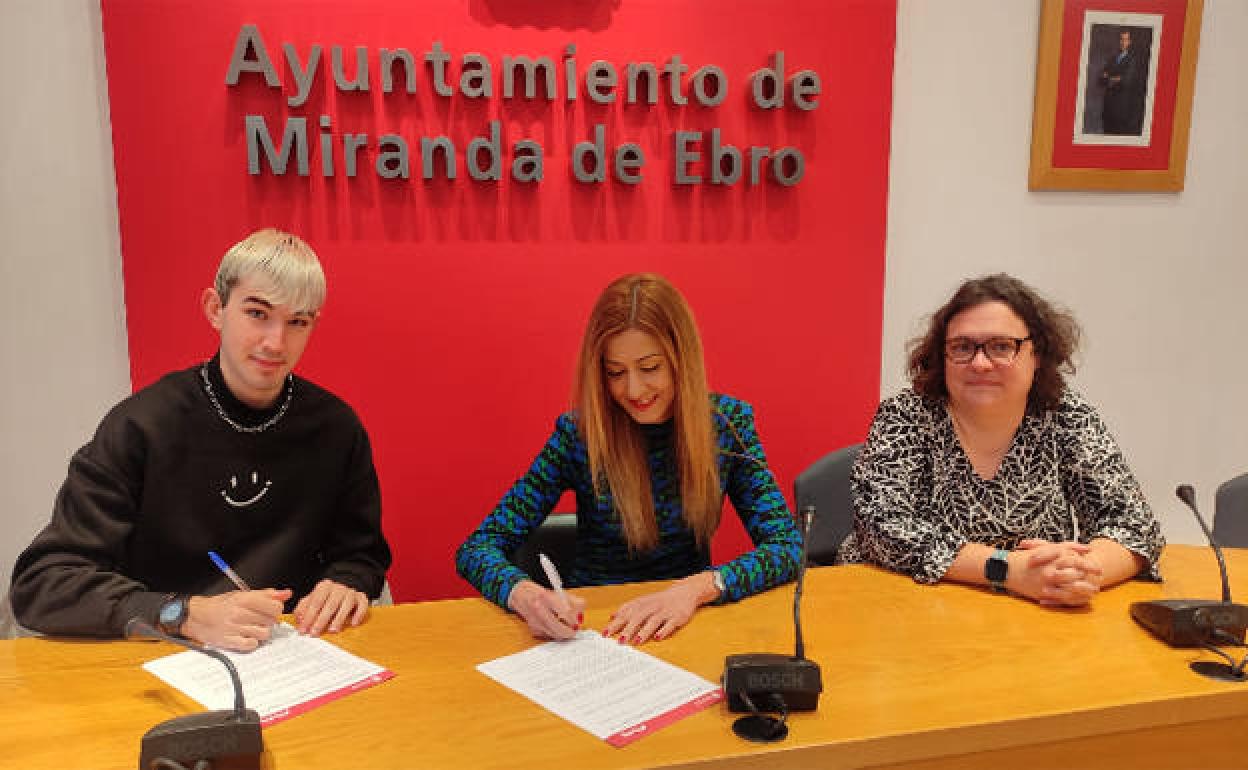 Firma del convenio. 