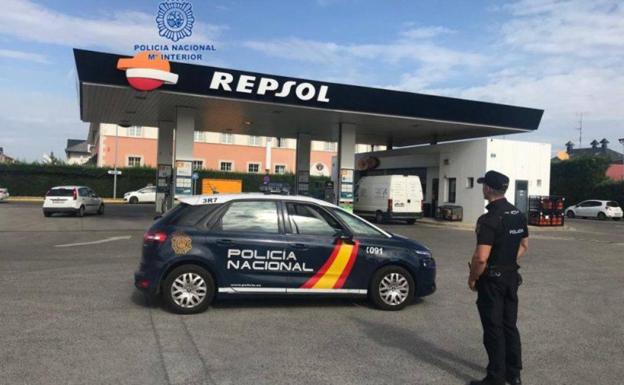 Detenidos dos varones que atracaron a punta de pistola una gasolinera en Miranda