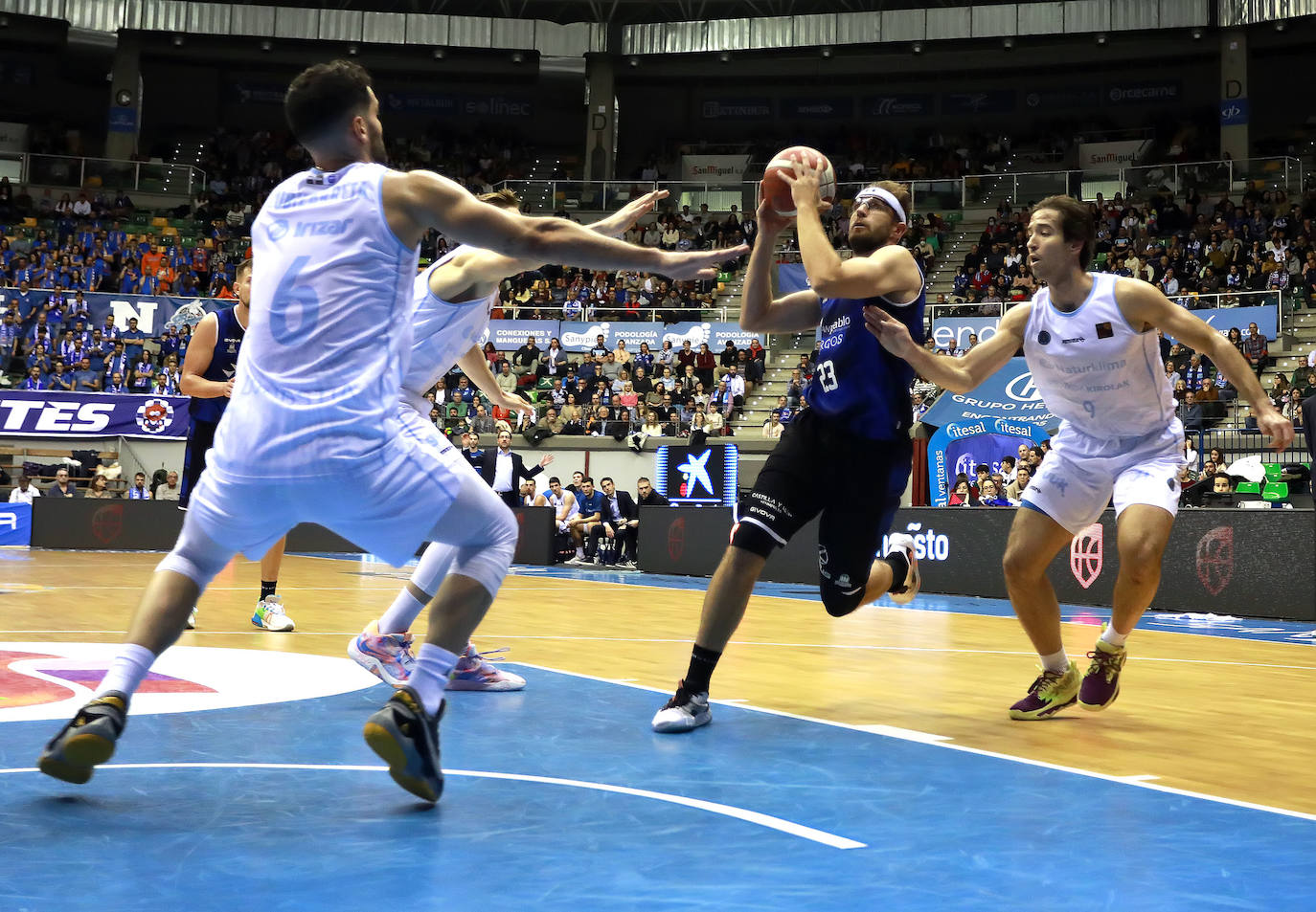 Fotos: Imágenes del partido entre el Hereda San Pablo Burgos y el Guuk Gipuzkoa Basket