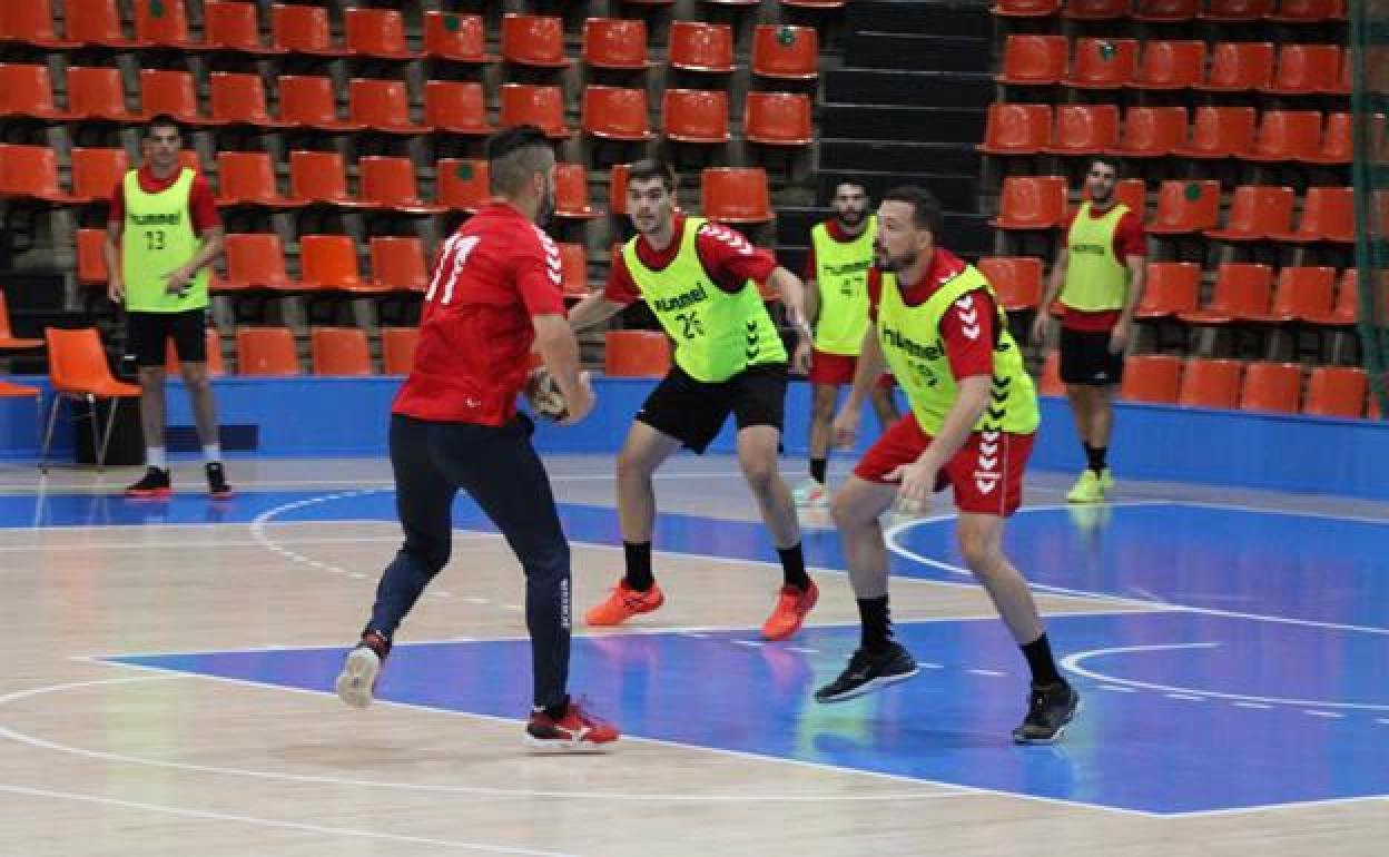 El UBU San Pablo Burgos durante un entrenamiento. /