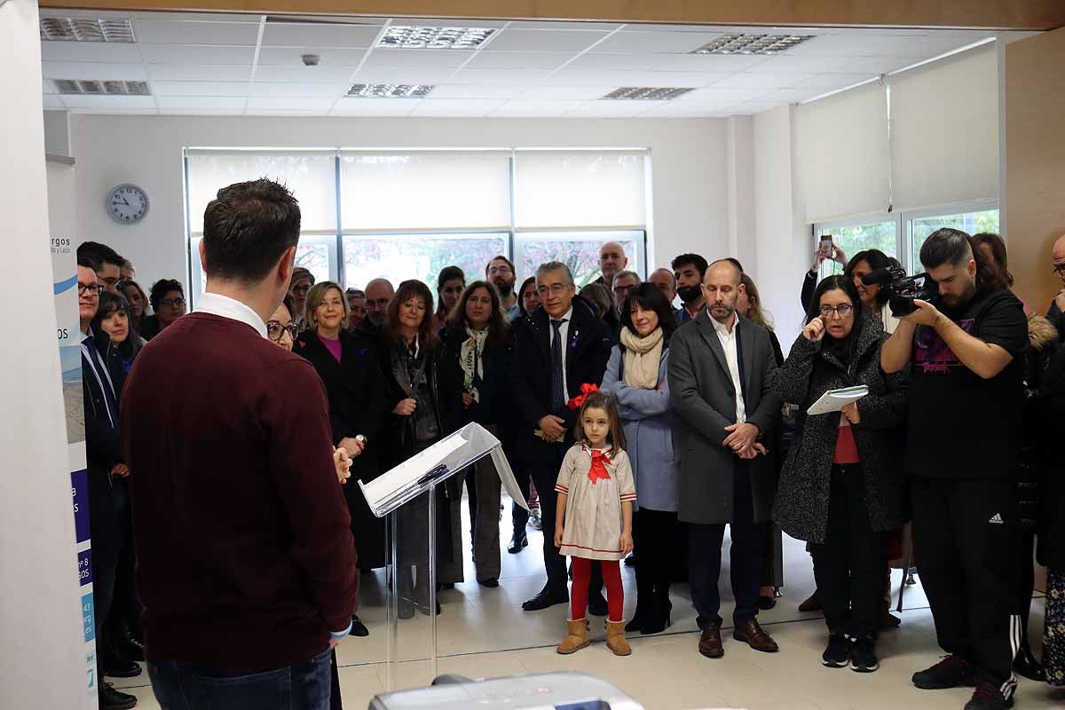 El centro de Autismo Burgos trabaja con 52 familias como punto esencial del desarrollo del niño. Por el programa de Autismo Burgos BBMiradas han pasado 282 niños, de los que 100 han pasado a intervención en el centro y se ha diagnosticado trastorno del espectro autista en otros 70. 