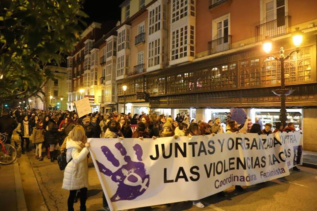 Fotos: El centro de Burgos se llena contra la violencia de género