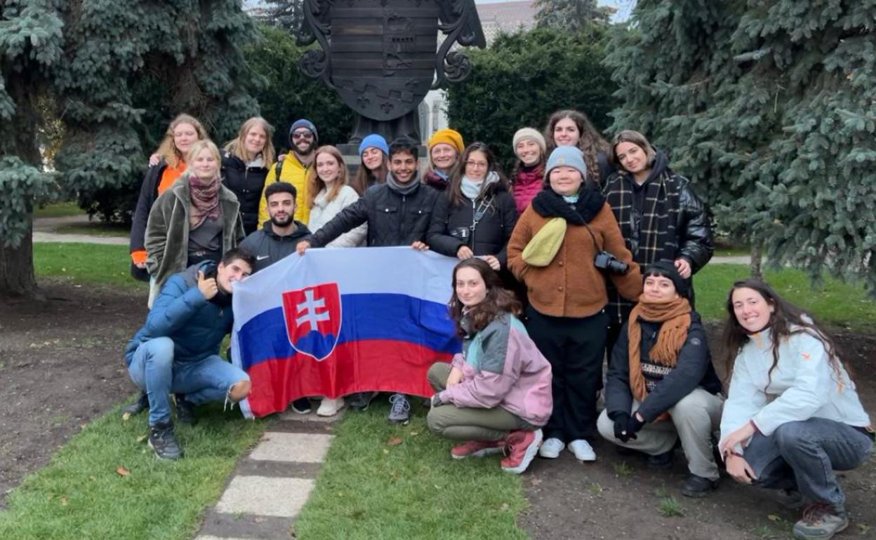 Jóvenes de diferentes nacionalidades en un Training Course en Eslovaquia 