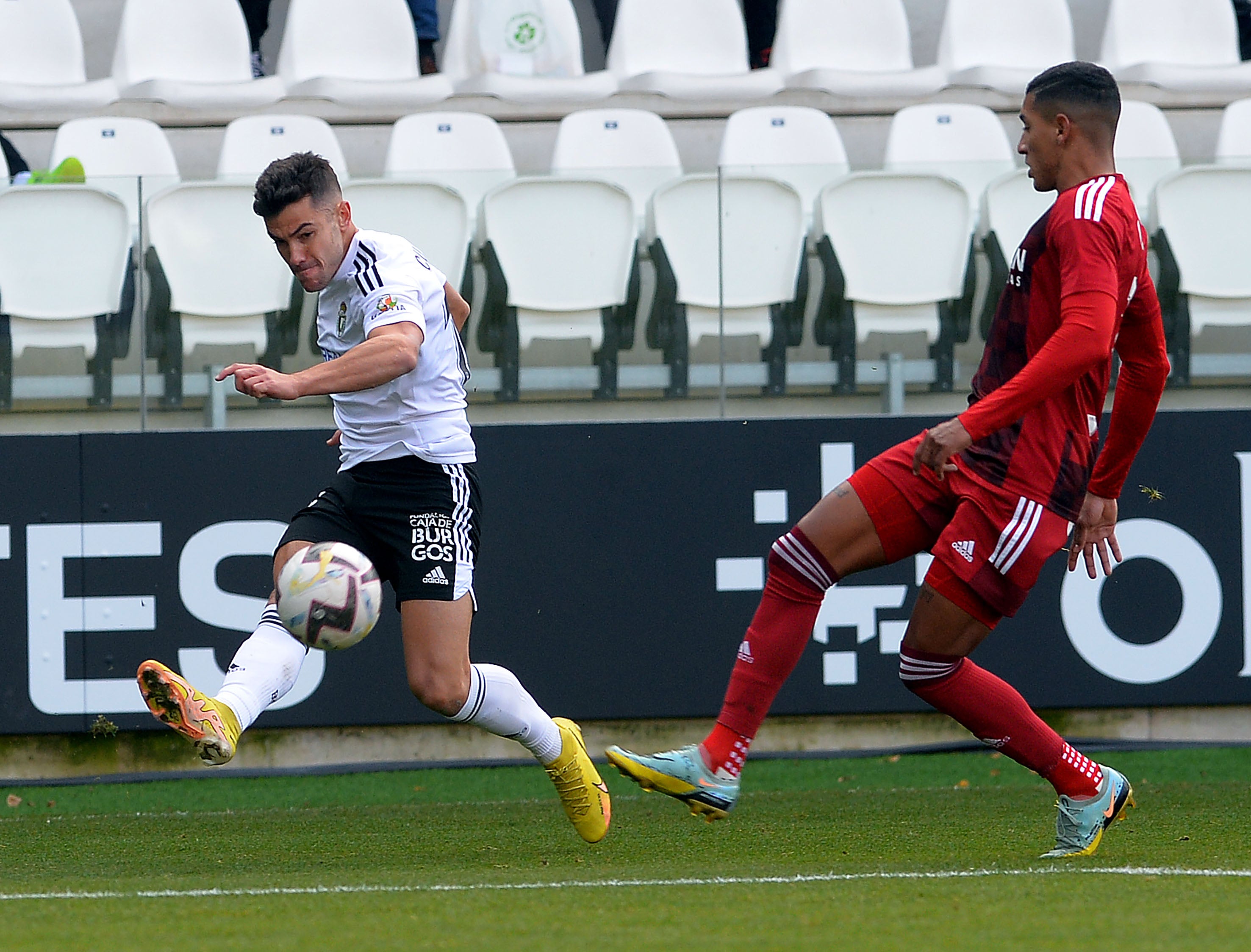 Fotos: El Burgos CF suma un punto en el último suspiro ante el Real Zaragoza