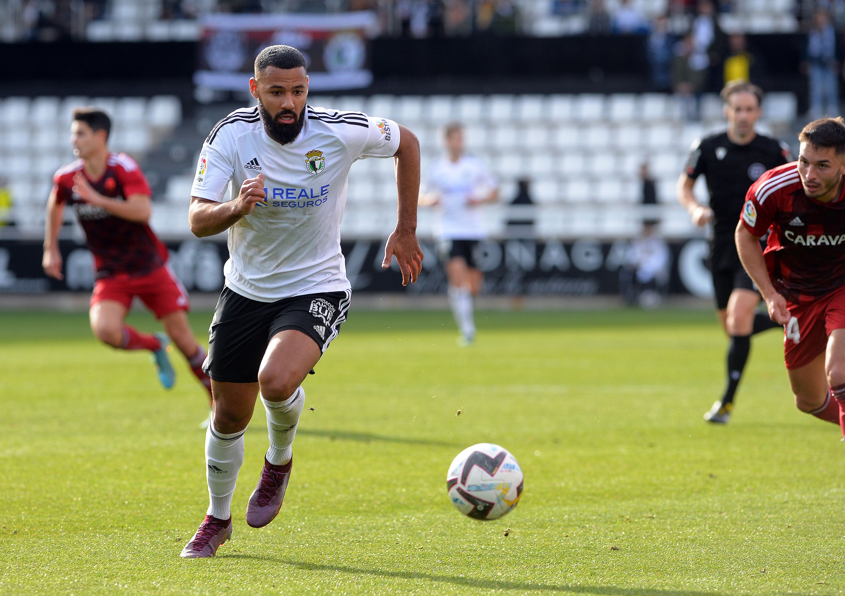 Fotos: El Burgos CF suma un punto en el último suspiro ante el Real Zaragoza