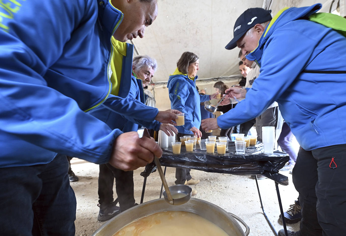 Fotos: Marcha en conmemoración del XXII aniversario de los yacimientos de Atapuerca como Patrimonio de la Humanidad