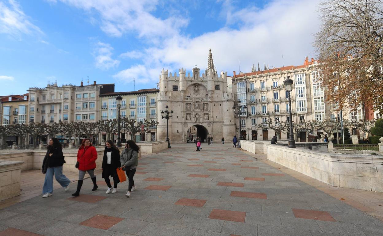 La peatonalización del puente de Santa María dotó de nueva personalidad al entorno. 