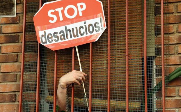 Los desahucios por el impago de hipotecas bajan un 30,5% 