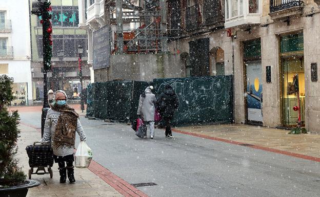 Imagen. Cen los primeros copos de nieve en Burgos.