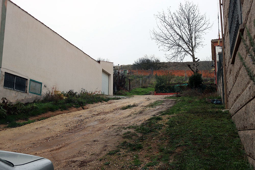 Fotos: Quejas de los vecinos por el acceso impracticalbe de una calle de Burgos