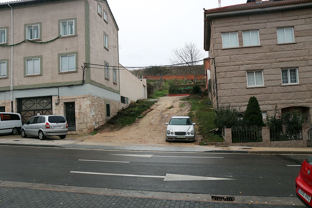 Fotos: Quejas de los vecinos por el acceso impracticalbe de una calle de Burgos