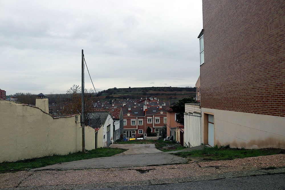 Fotos: Quejas de los vecinos por el acceso impracticalbe de una calle de Burgos