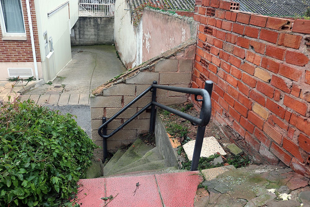 Fotos: Quejas de los vecinos por el acceso impracticalbe de una calle de Burgos