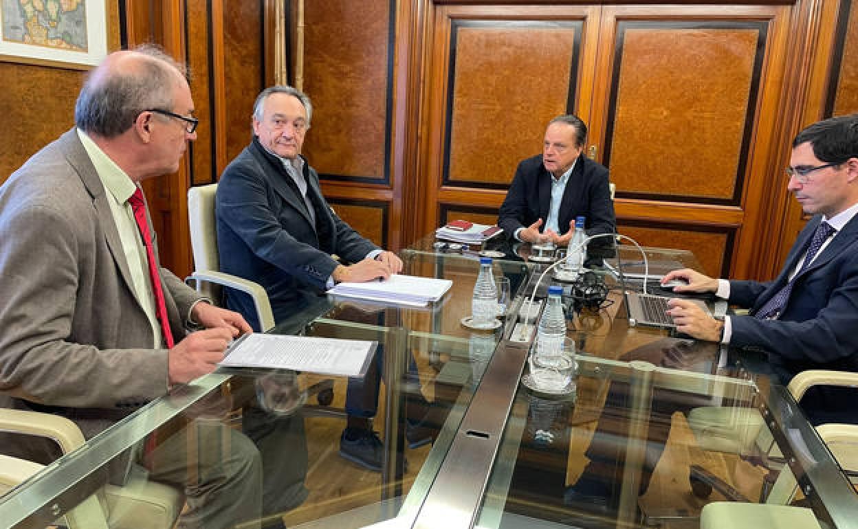 El Pleno presidido por Mario Amilivia dio luz verde a los informes. 