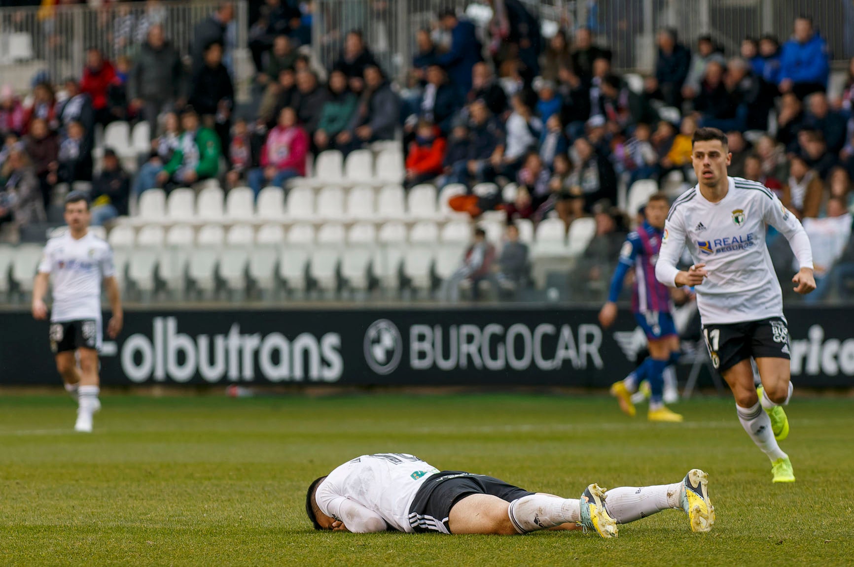 Fotos: El Burgos CF no puede con el Eibar que remonta y le deja sin liderato