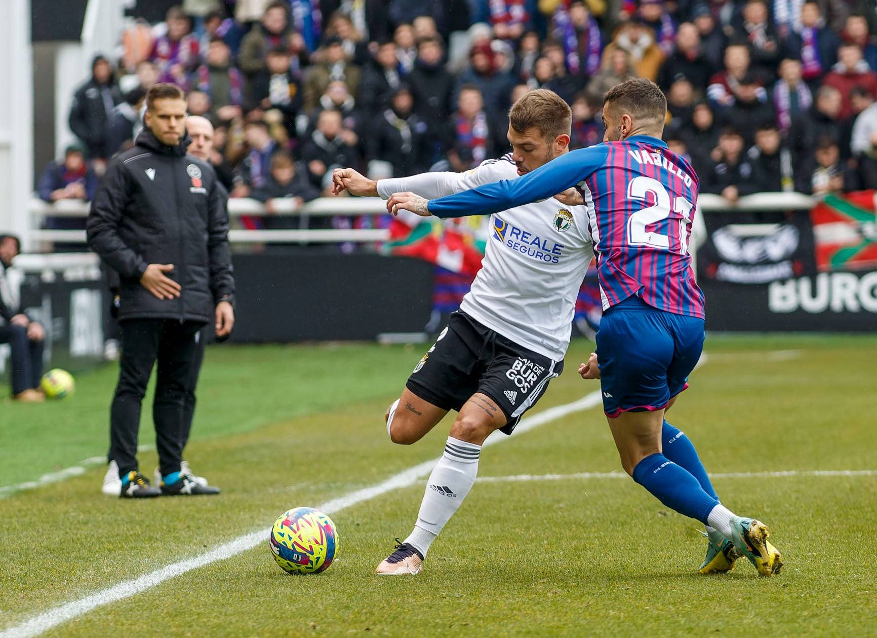 Fotos: El Burgos CF no puede con el Eibar que remonta y le deja sin liderato