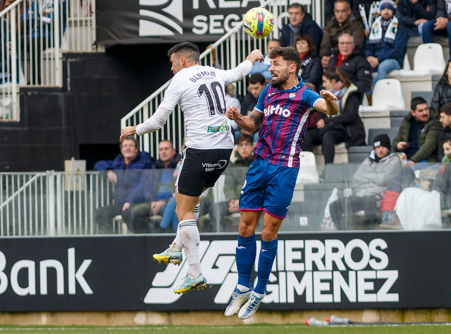 Fotos: El Burgos CF no puede con el Eibar que remonta y le deja sin liderato