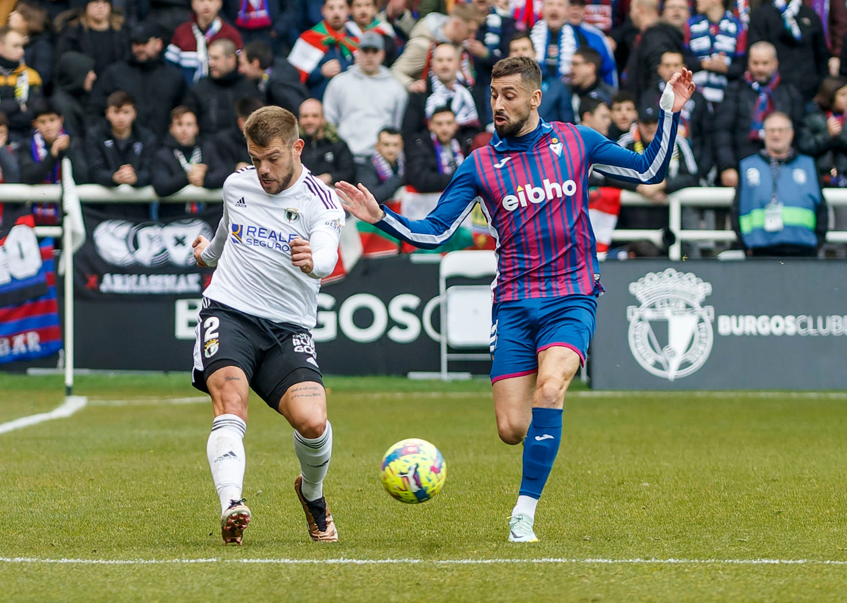 Fotos: El Burgos CF no puede con el Eibar que remonta y le deja sin liderato