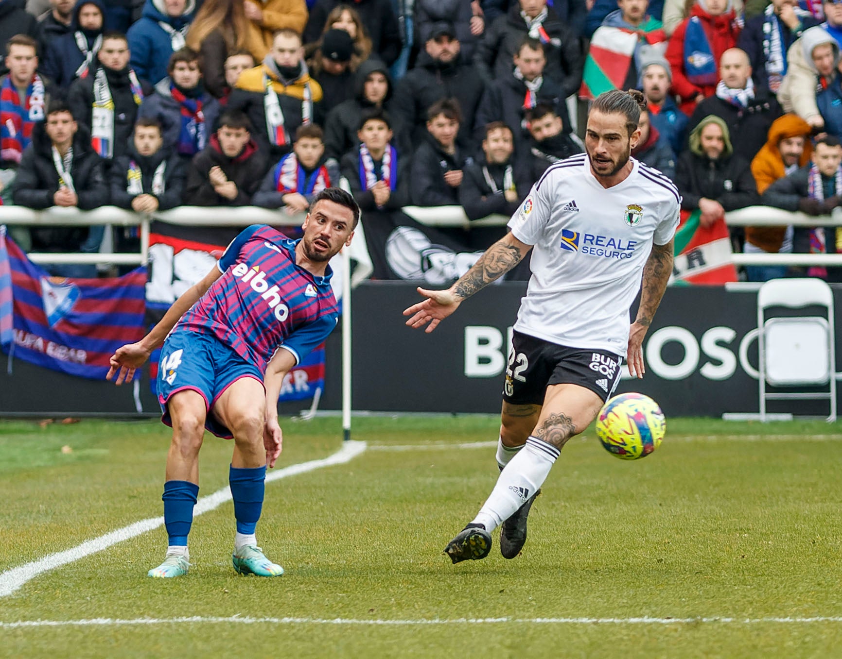 Fotos: El Burgos CF no puede con el Eibar que remonta y le deja sin liderato