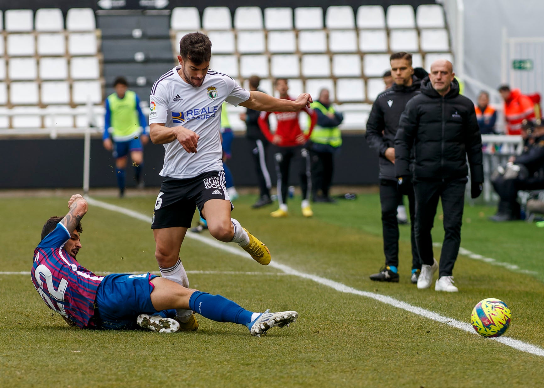 Fotos: El Burgos CF no puede con el Eibar que remonta y le deja sin liderato