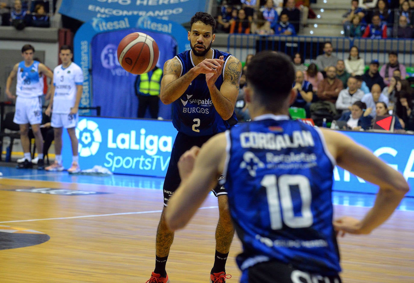 Imágenes de la victoria del San Pablo Burgos frente al Cáceres de este sábado en el Coliseum