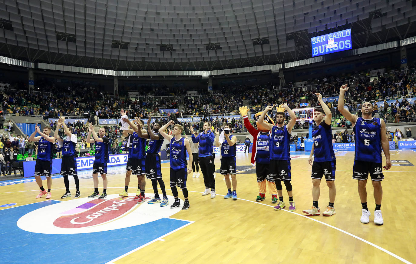 Imágenes de la victoria del San Pablo Burgos frente al Cáceres de este sábado en el Coliseum