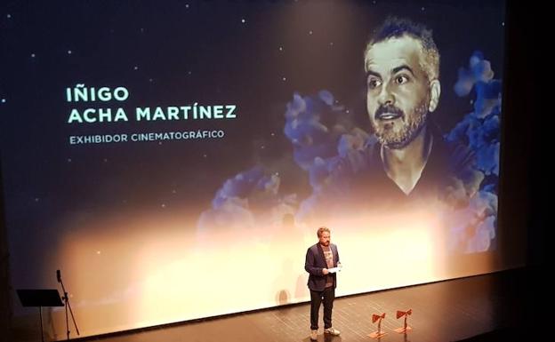 El festival concede el premio Íñigo Acha en homenaje al exhibidor cinematográfico mirandés fallecido en 2020