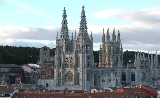 Imagen principal - 1. Catedral de Burgos (Patricia Ansotegui). 2. Monasterio de San Pedro Cardeña. 3. Estatua del Cid en Mecerreyes (Emilio Cappa Segis). 