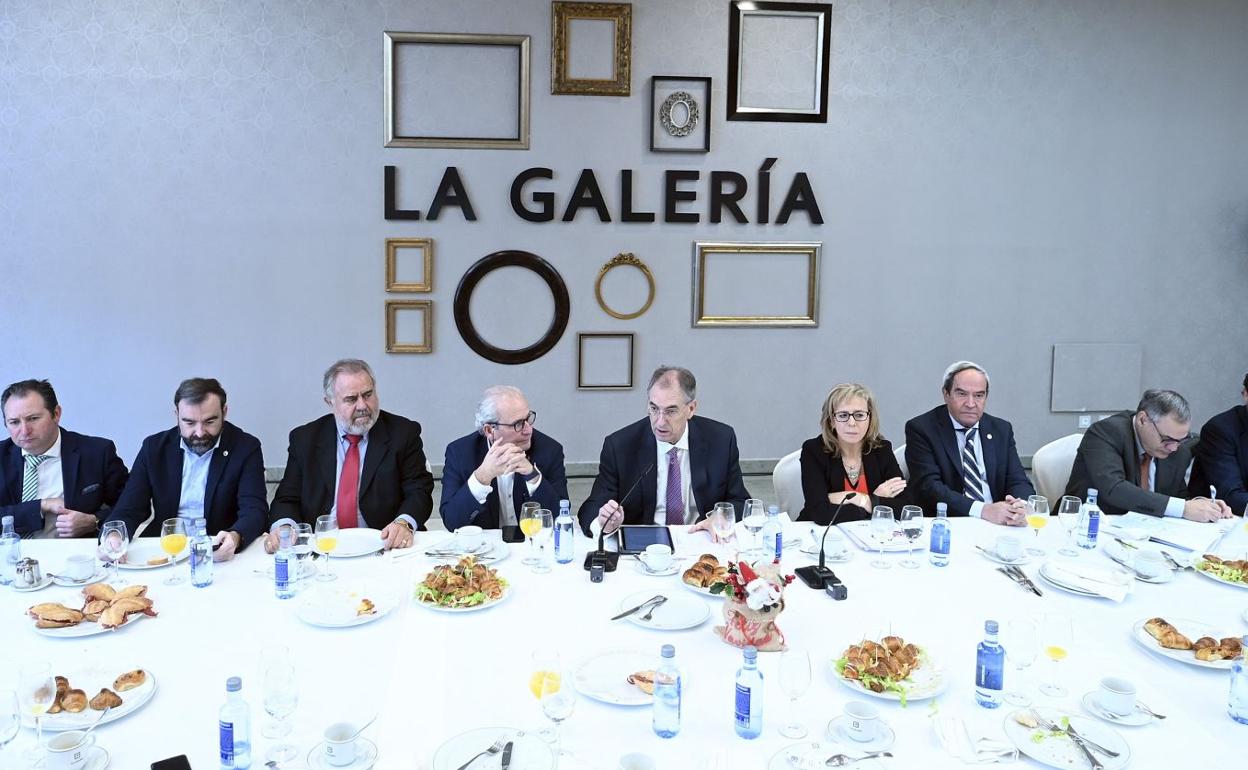 Benavente ha presidido el tradicional desayuno informativo anual de FAE Burgos. 