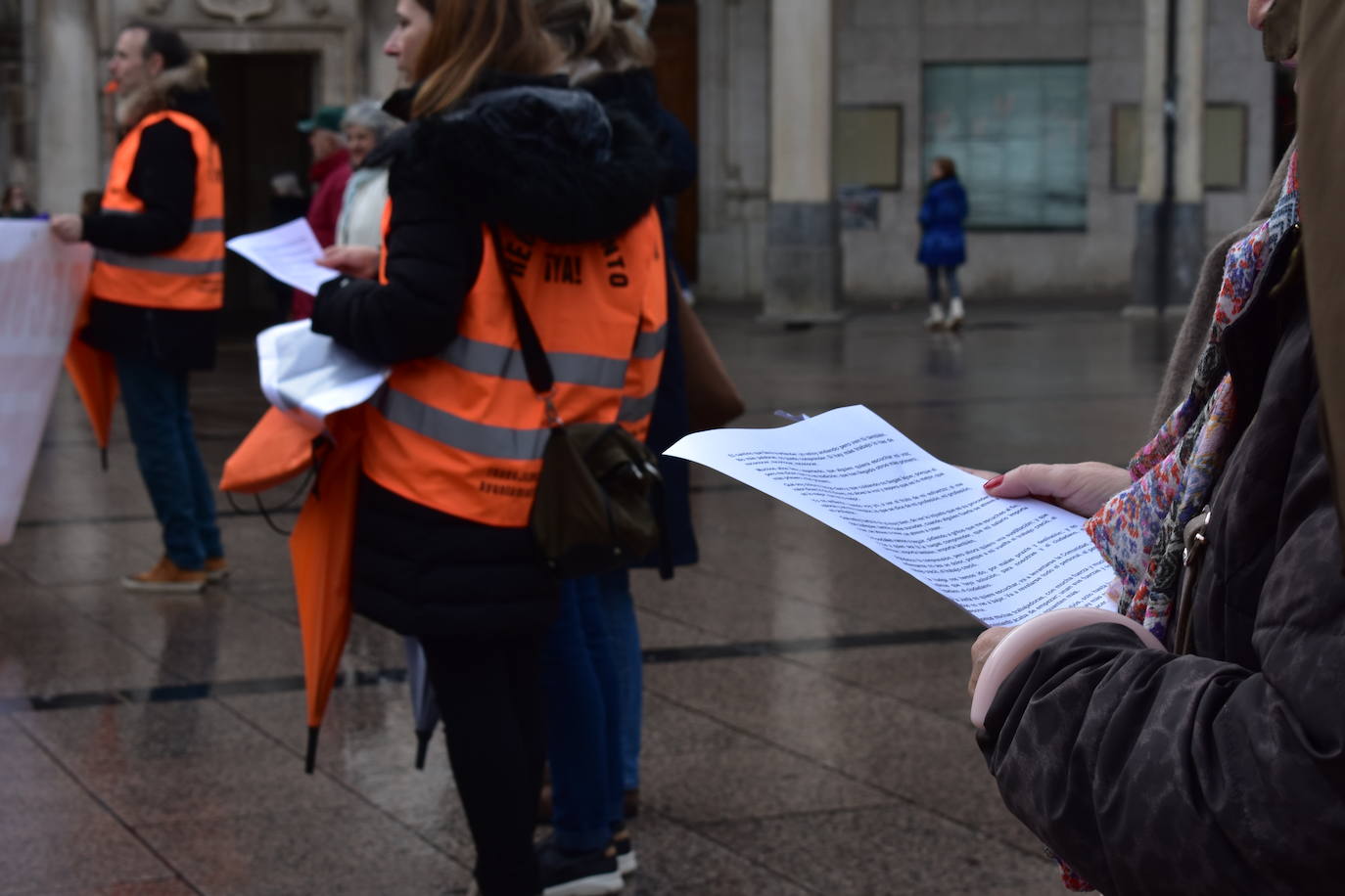 Fotos: Los trabajadores sociales del Ayuntamiento reivindican mejoras laborales al grito de «¡Reconocimiento ya!»