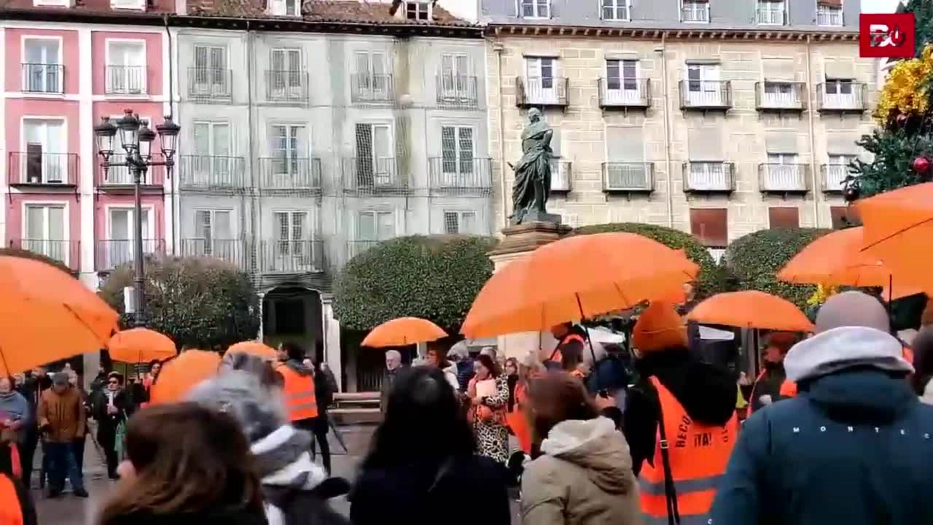 La plaza Mayor acoge la tercera huelga de los trabajadoras sociales