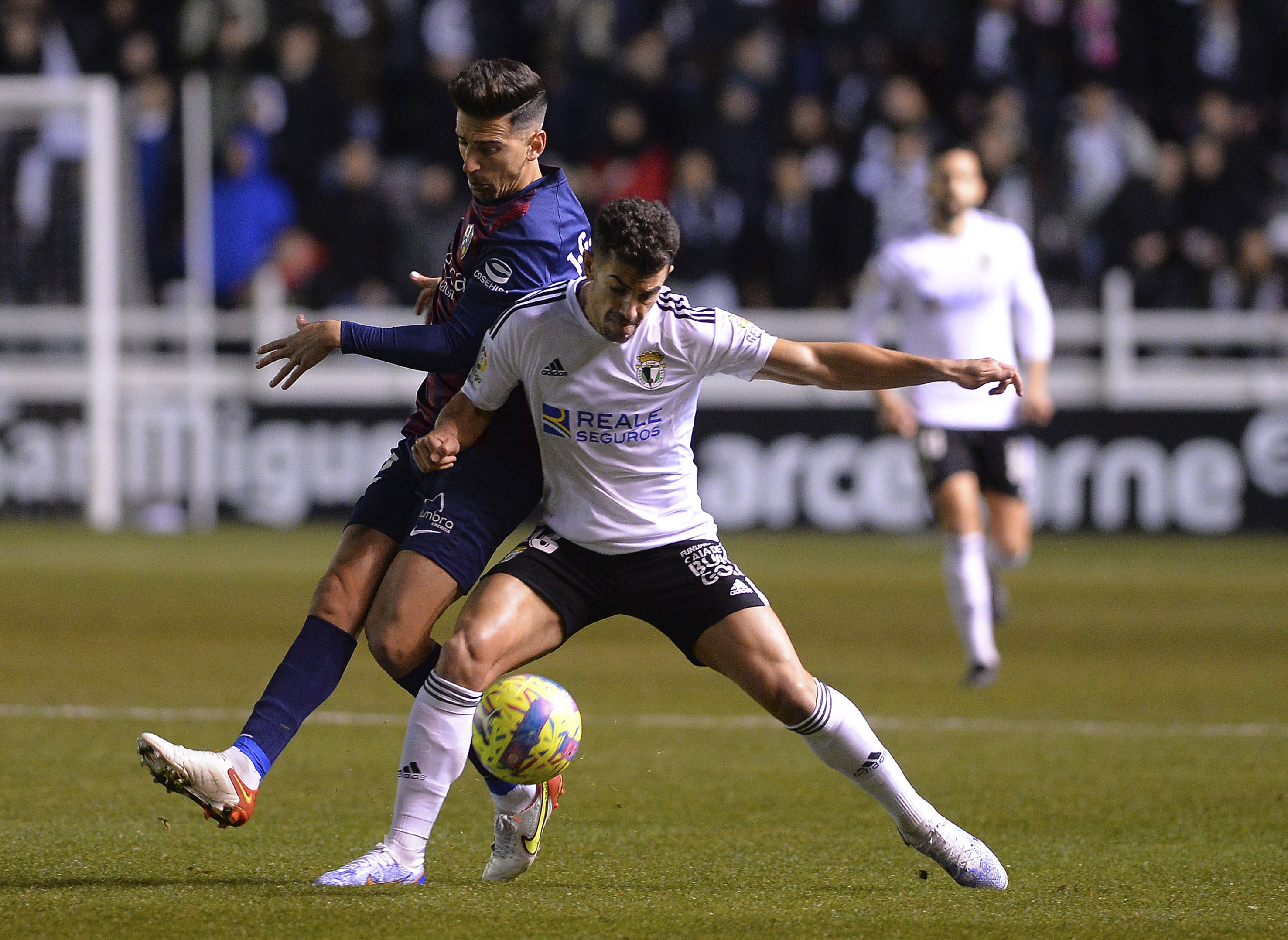 Fotos: Burgos CF y SD Huesca firman tablas para cerrar el 2022