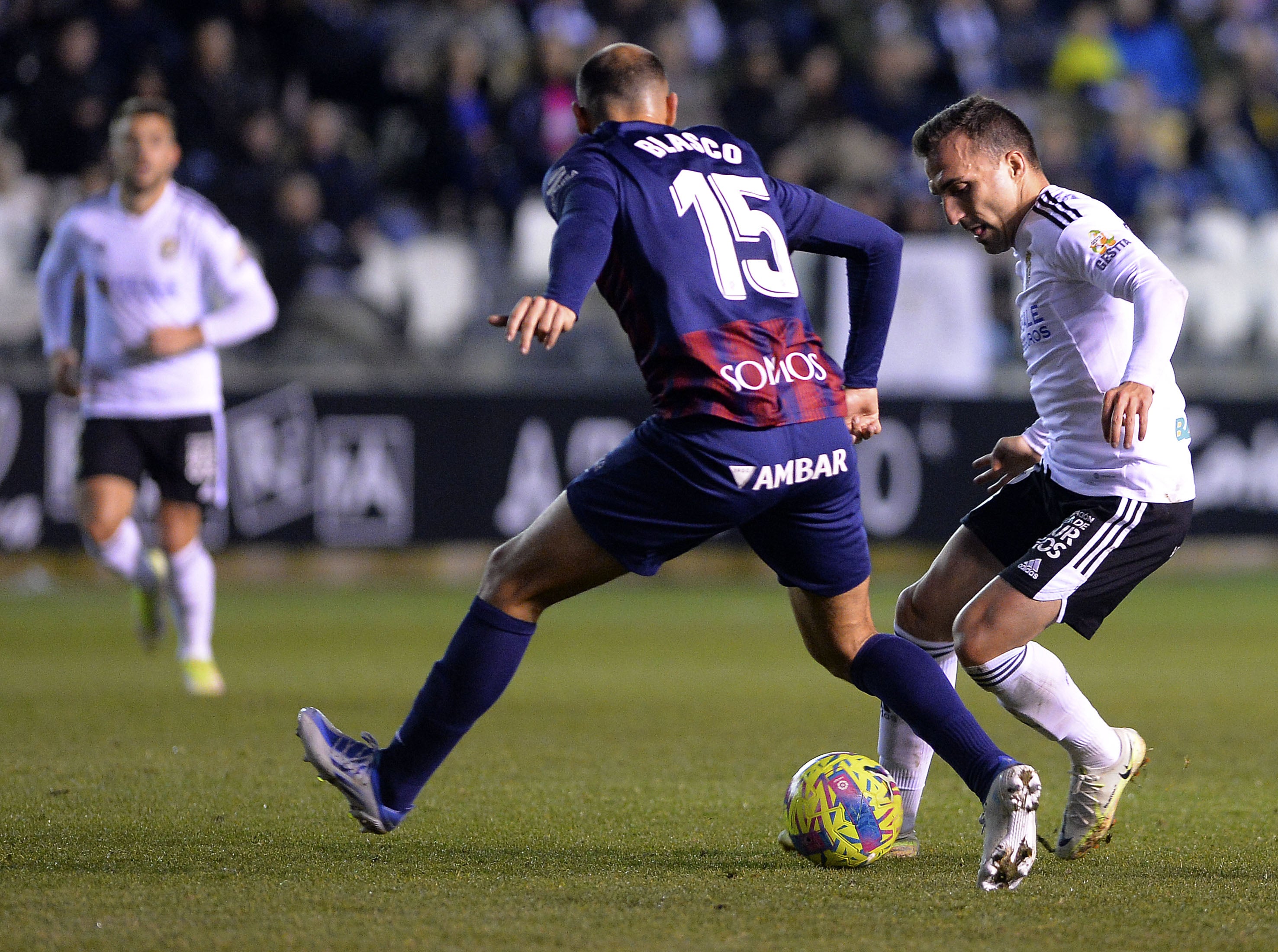 Fotos: Burgos CF y SD Huesca firman tablas para cerrar el 2022