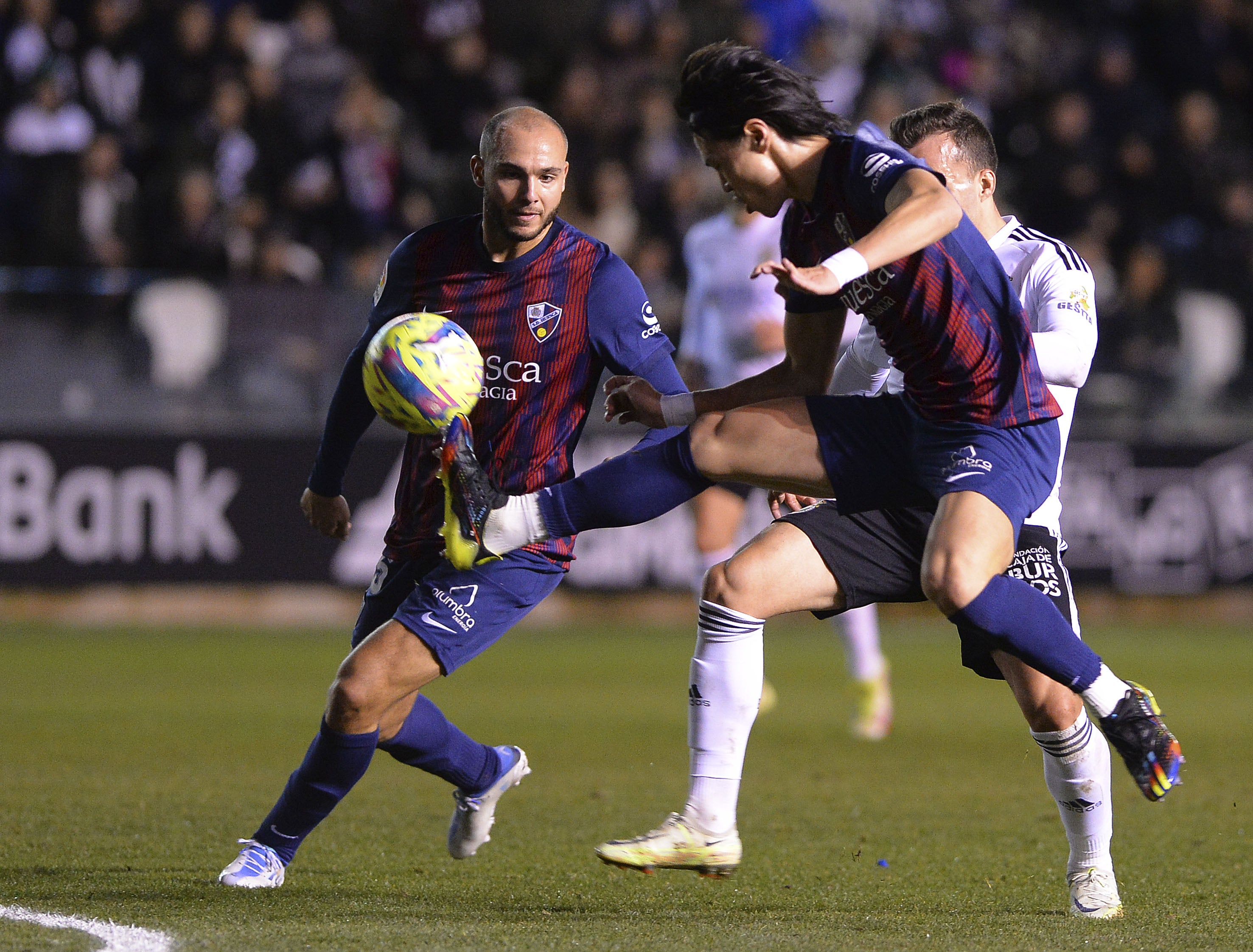 Fotos: Burgos CF y SD Huesca firman tablas para cerrar el 2022