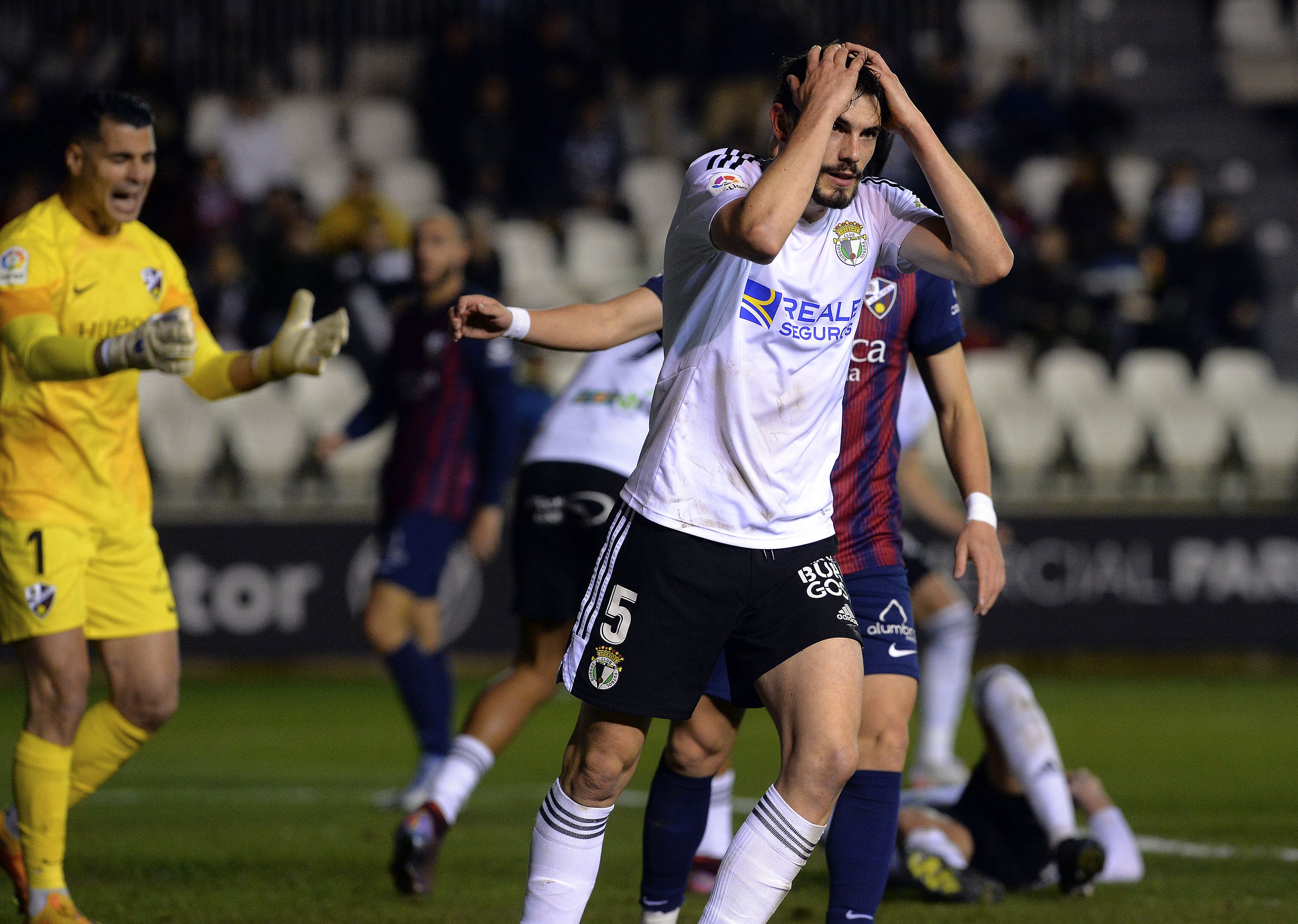 Fotos: Burgos CF y SD Huesca firman tablas para cerrar el 2022