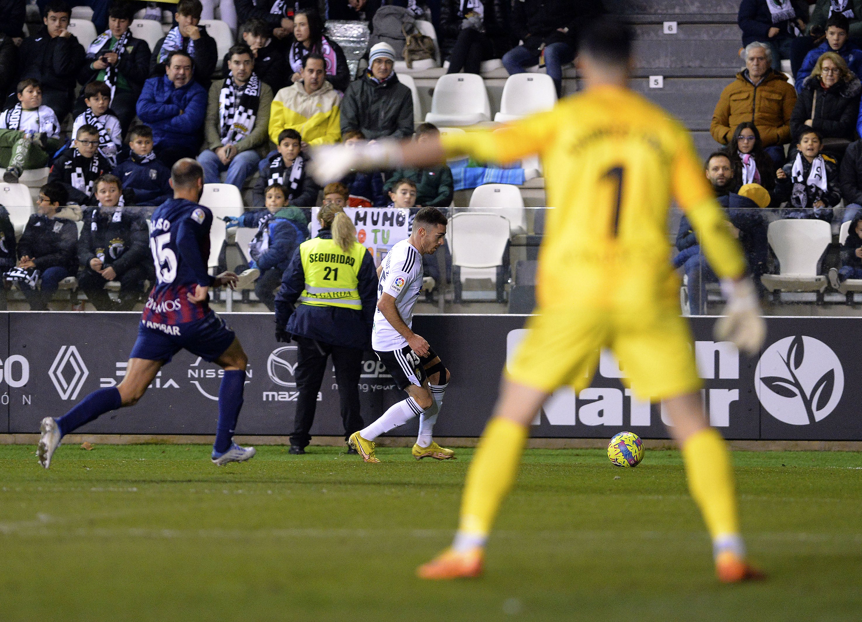 Fotos: Burgos CF y SD Huesca firman tablas para cerrar el 2022